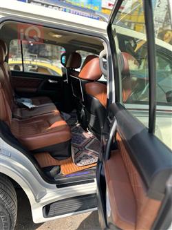 تۆیۆتا لاند کروزەر